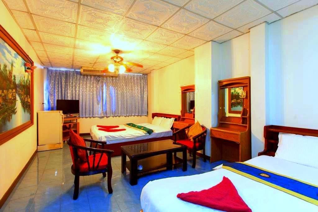 Walking Street Encore Hotel Паттайя Экстерьер фото
